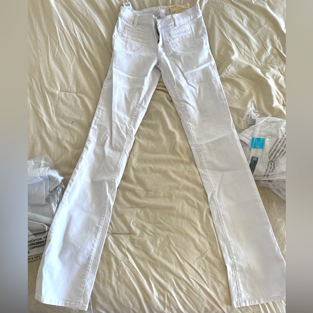 Size 25/0 Ann Taylor Loft White Bootleg Jeans brand new